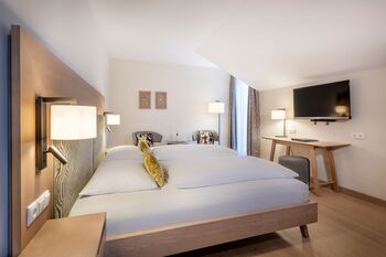 Naturgenusszimmer mit Balkon und Whirlpool